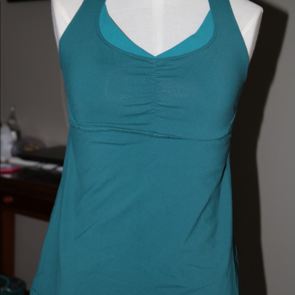 Lululemon tank with shelf bra